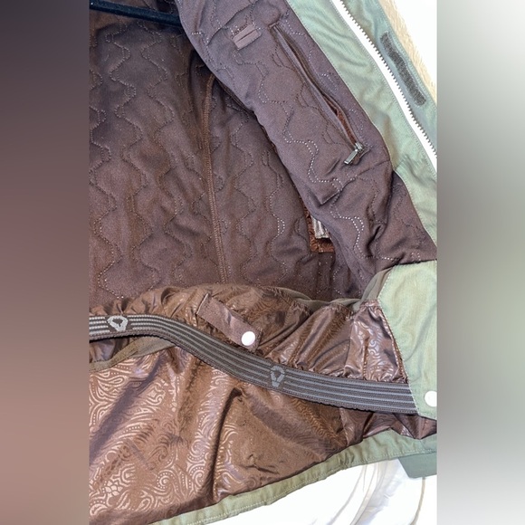 The North Face Women's Forrest Green Heavy Duty
Recco Ski Jacket SIZE XS - Picture 5 of 14